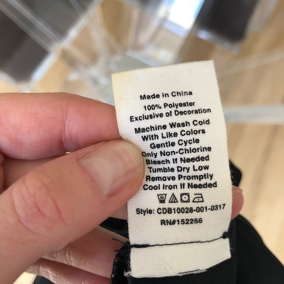 Avec Les Filles Black Tie-Front Crop Top MK - Picture 6 of 6